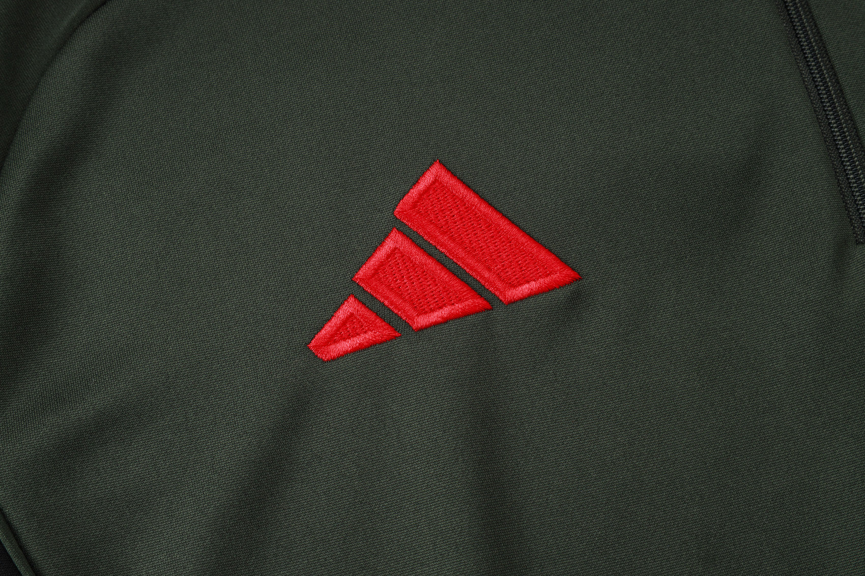 Bayern Munich 2025/26 Soccer Training Set – Military Green Grit with Red Dominance