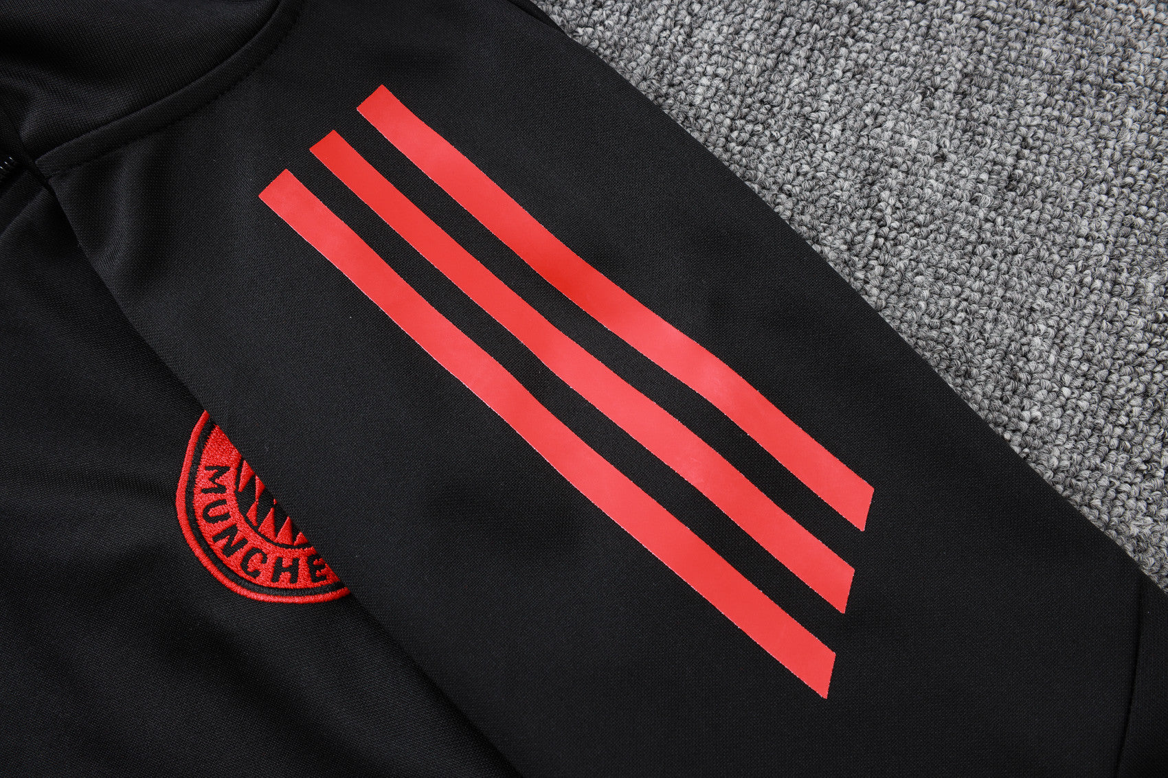Bayern Munich 2025/26 Anthem Jacket Set – Black Fire, Red Power