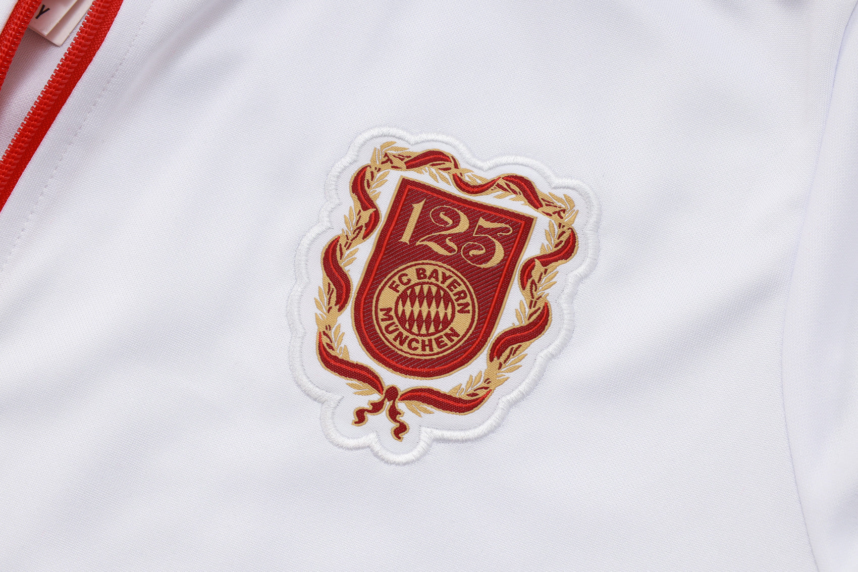 Bayern Munich 2025/26 Anthem Jacket Set – Legacy White Celebrates 125 Years of Greatness