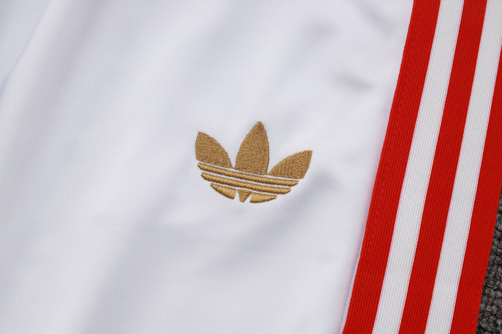 Bayern Munich 2025/26 Anthem Jacket Set – Legacy White Celebrates 125 Years of Greatness