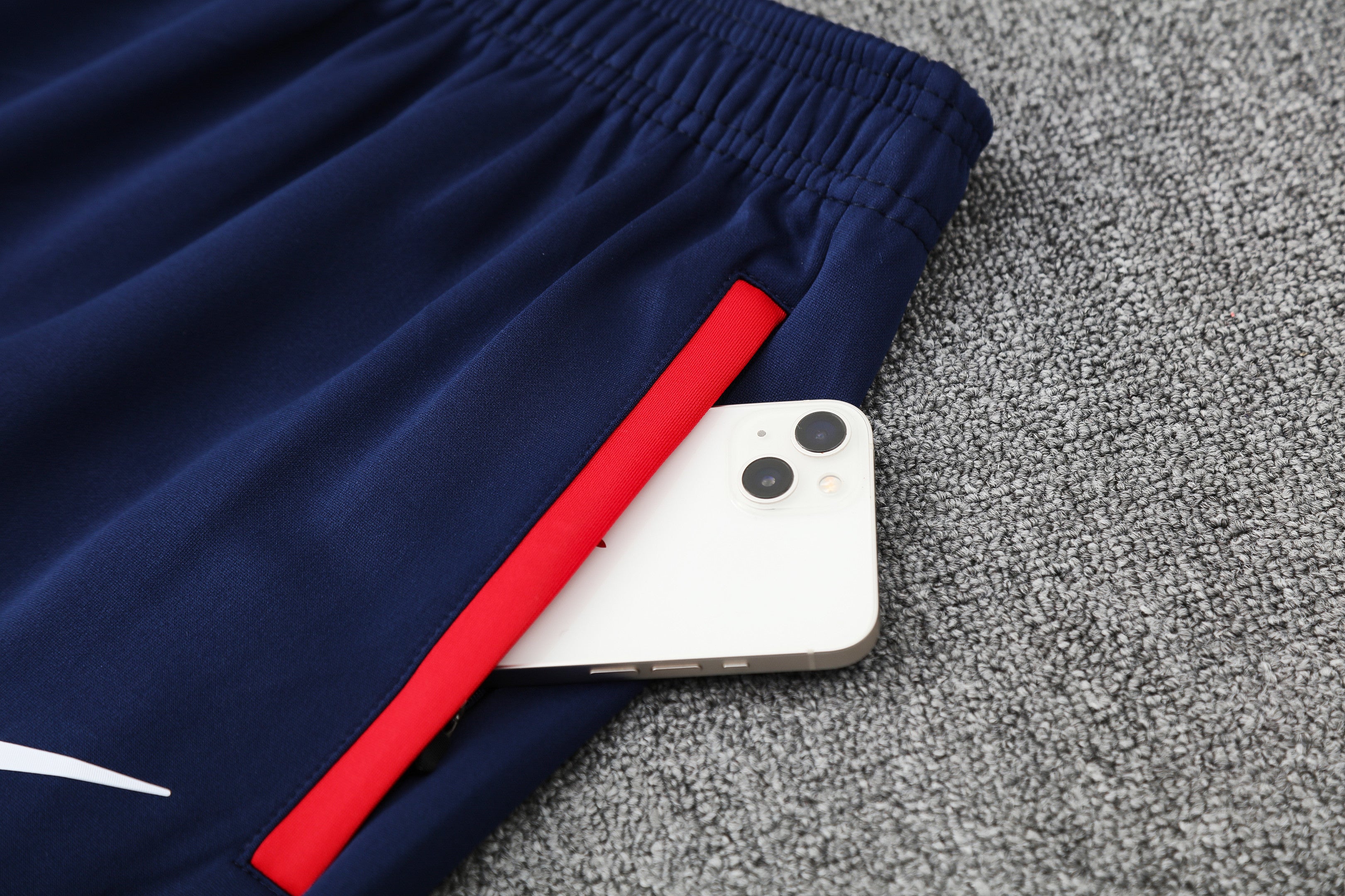 Arsenal 2025/26 Soccer Training Set – Emirates Era Returns in Navy & Red