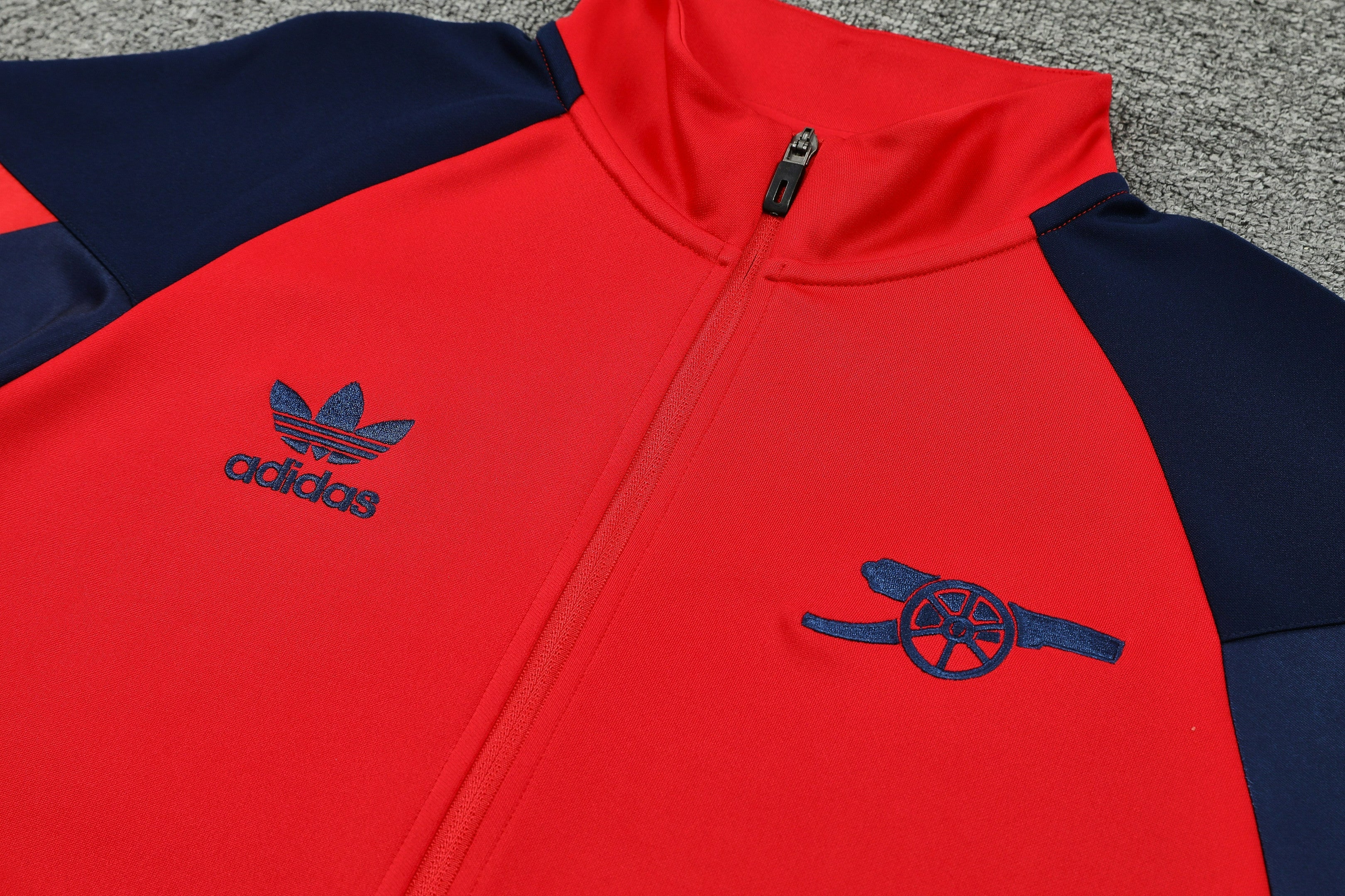 Arsenal 2025/26 Soccer Training Set – Chevron Energy in Red and Navy