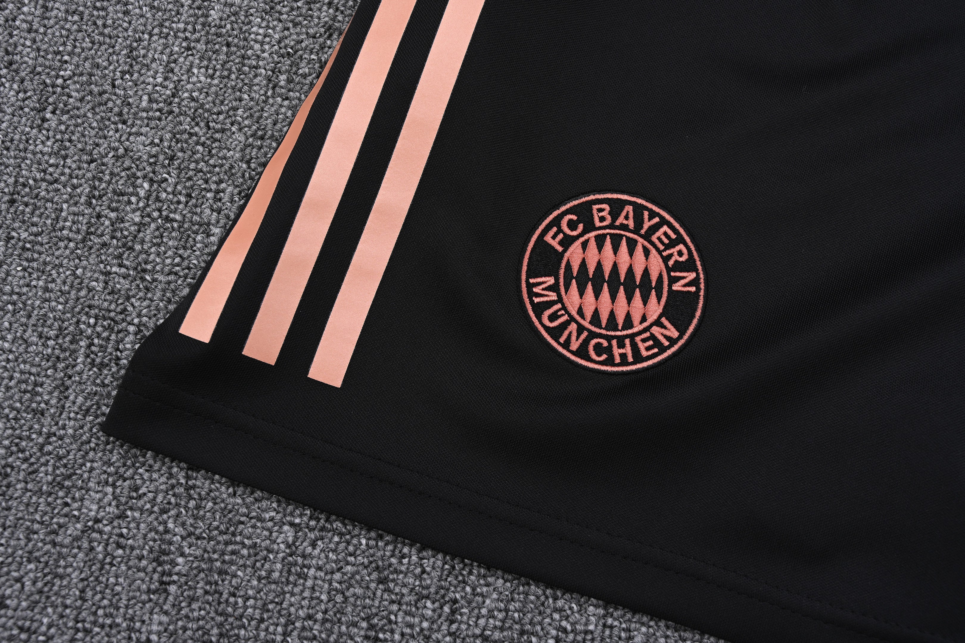 Bayern Munich 2025/26 Training Set Tank Top – Slim Fit, Beige/Red/Black