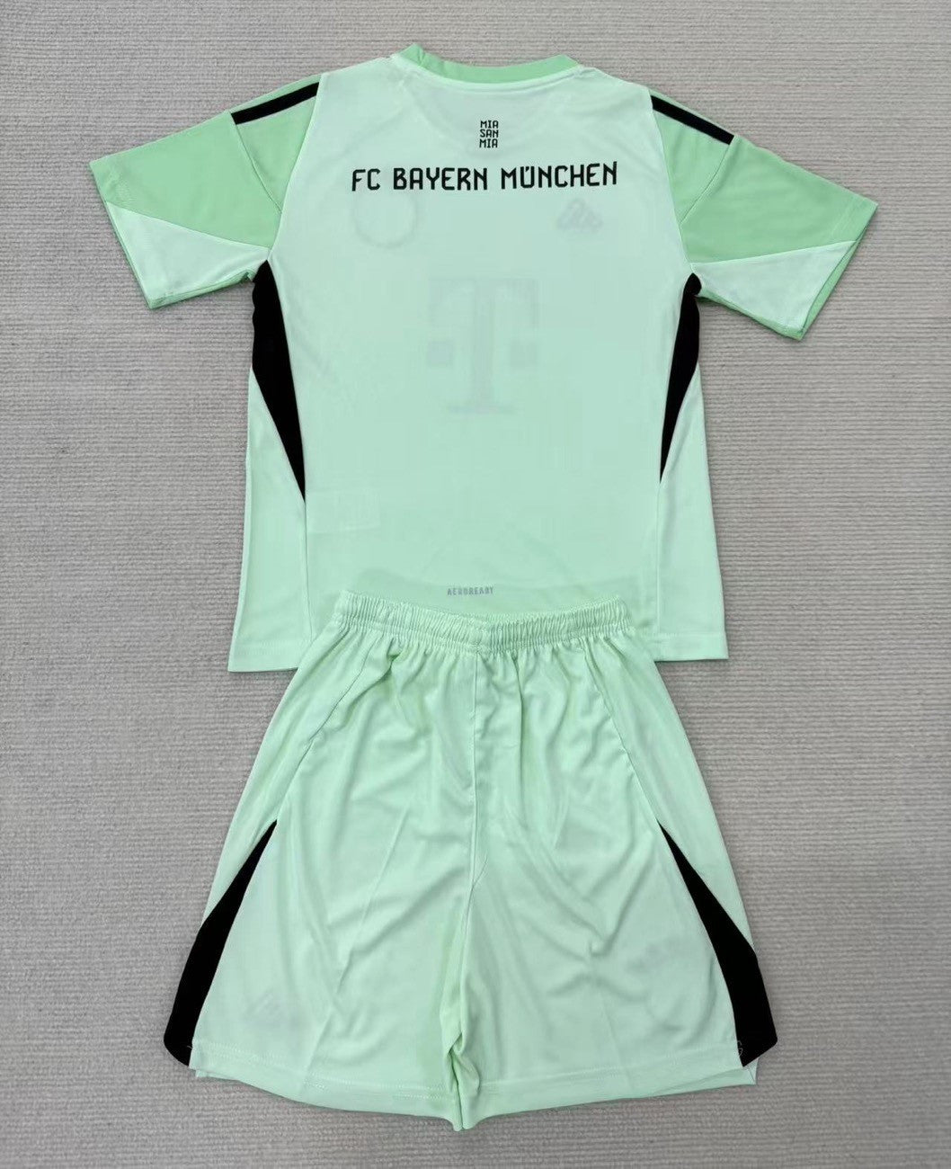 FC Bayern München 2025-2026 Goalkeeper Jersey Set - Vibrant Green