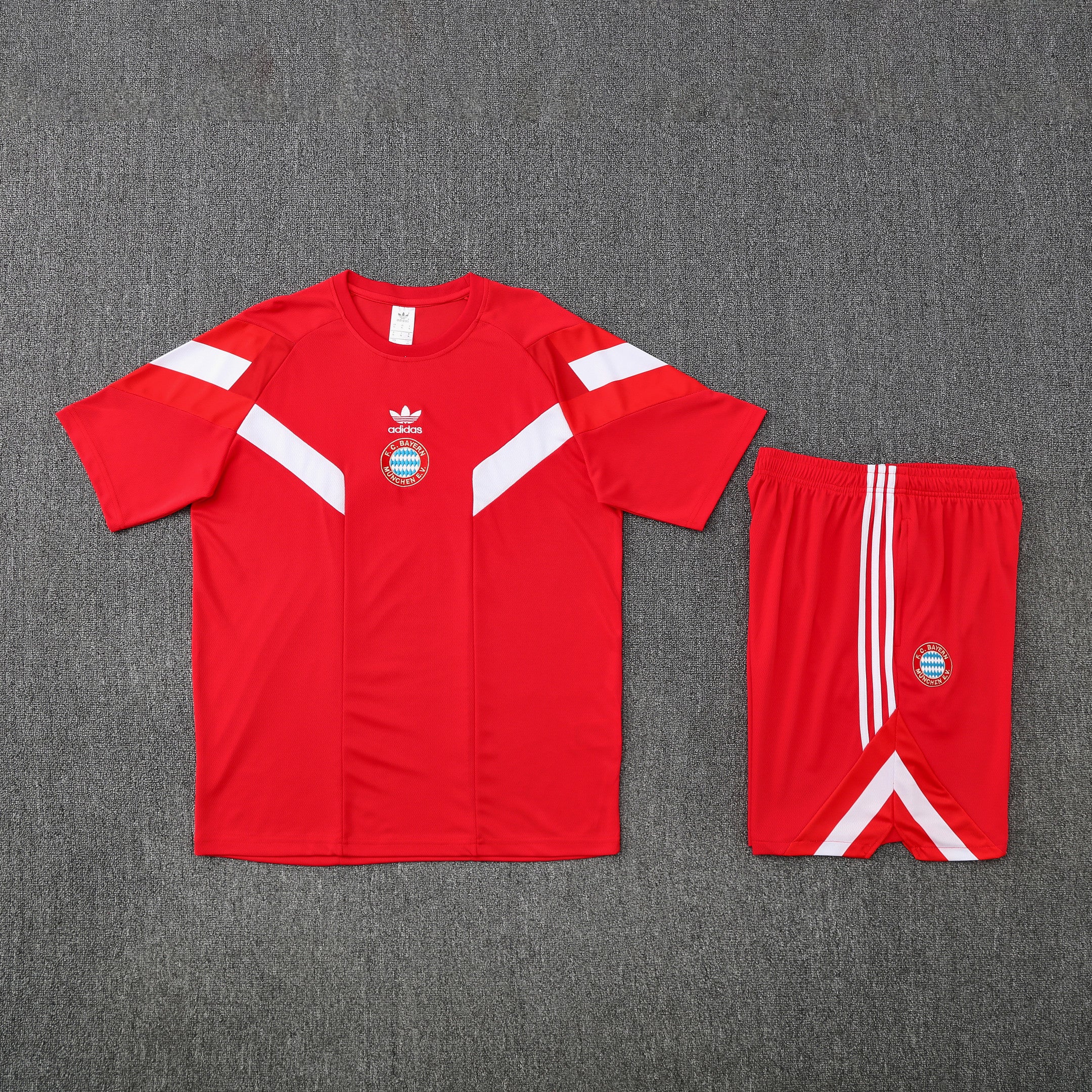 Bayern Munich 2025/26 Training Set – Red & White Geometric