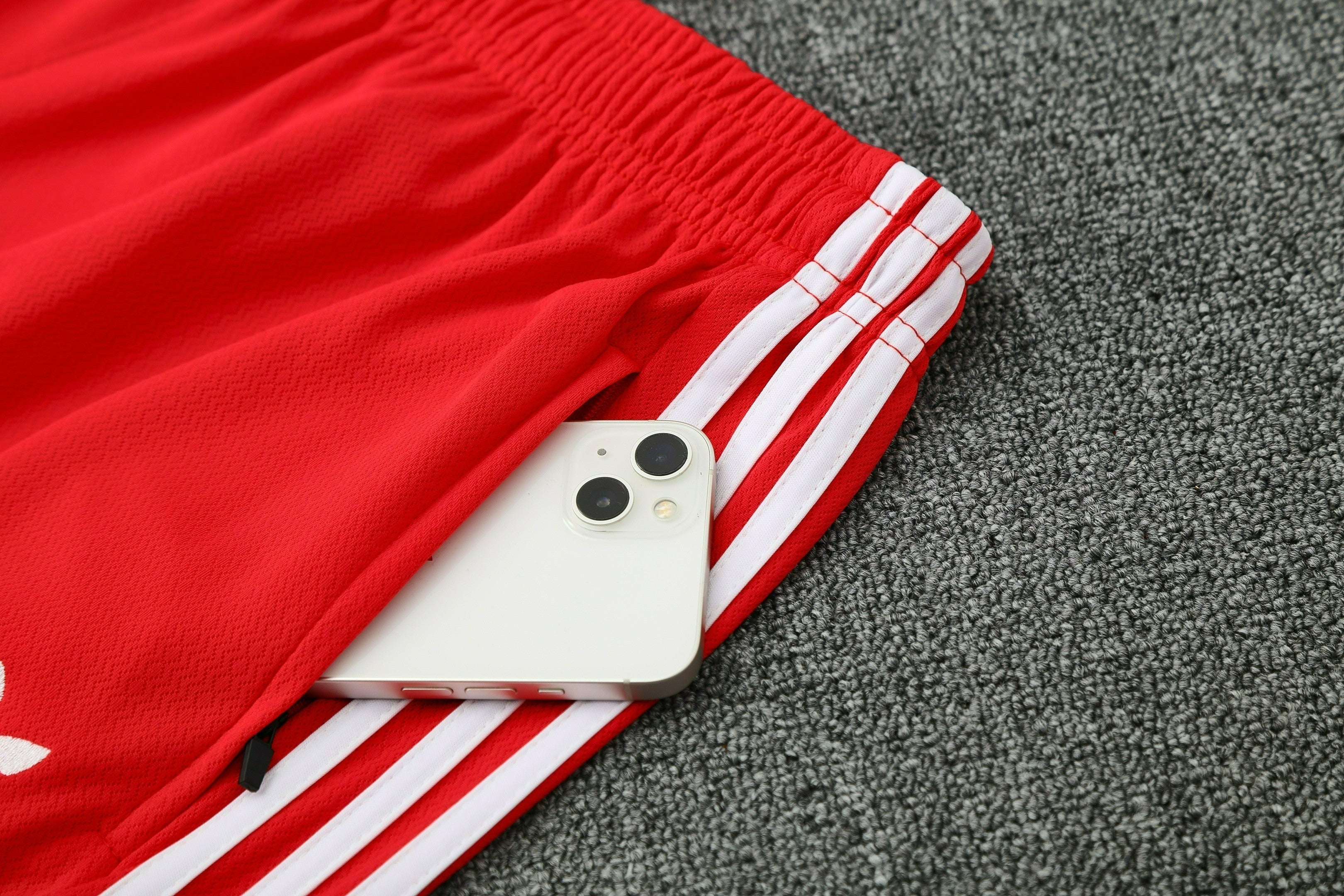 Bayern Munich 2025/26 Training Set – Red & White Geometric